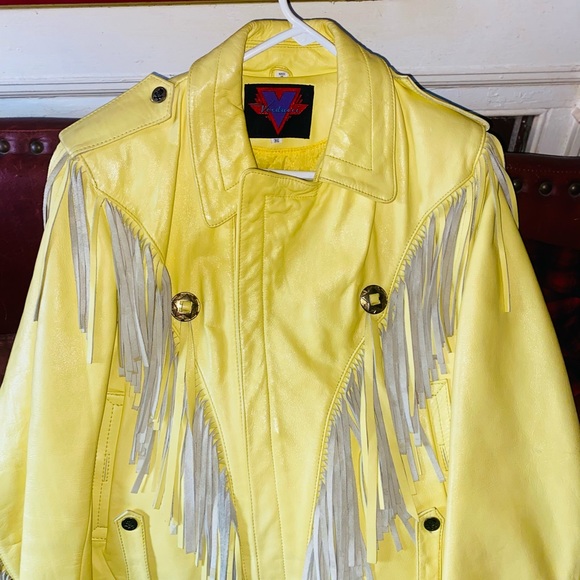 Vintage WOMENS yellow leather motorcycle jacket - Picture 2 of 9